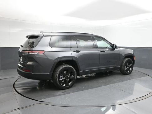 New 2025 Jeep Grand Cherokee L Limited w/ Black Appearance Package image 15