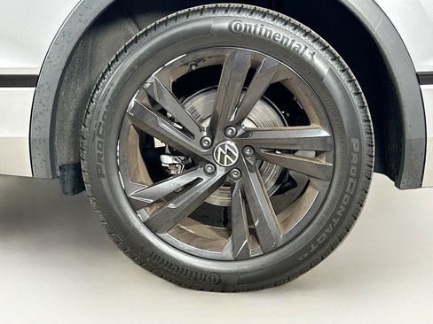 Certified 2024 Volkswagen Tiguan SE R-Line AWD/4WD image 31