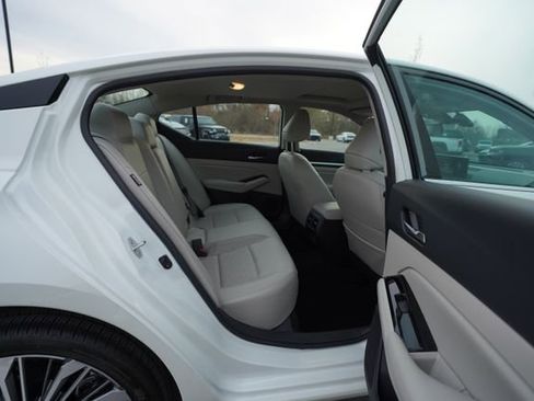 Used 2024 Nissan Altima 2.5 SL image 23