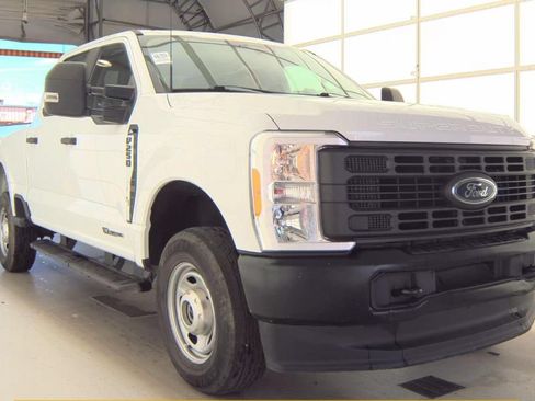 Used 2023 Ford F250 XL AWD/4WD image 1