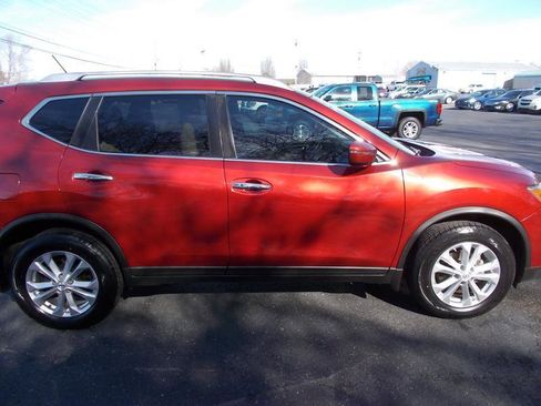 Used 2016 Nissan Rogue SV image 12