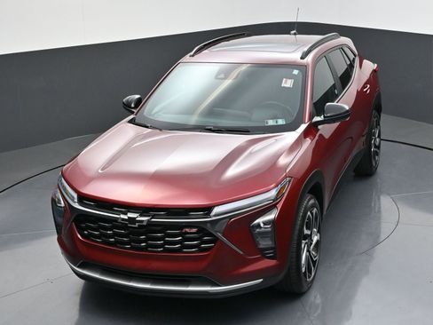 Used 2024 Chevrolet Trax RS w/ Sunroof Package FWD image 44