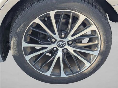 Used 2020 Toyota Camry SE w/ Convenience Package FWD image 15