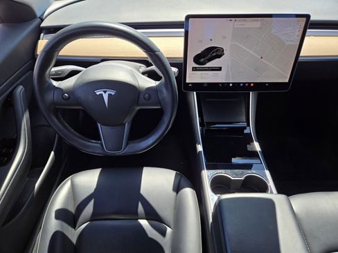 Used 2018 Tesla Model 3 Long Range RWD image 9