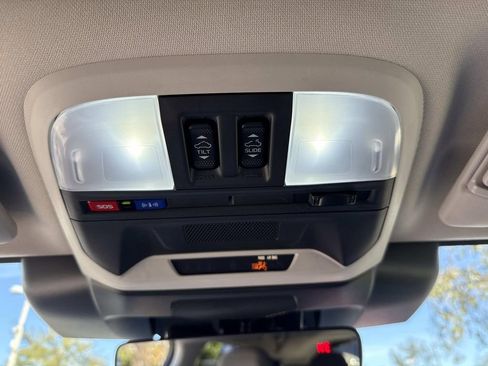 Used 2025 Subaru Crosstrek 2.0i Premium image 41