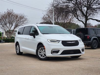 Used 2024 Chrysler Pacifica Touring-L