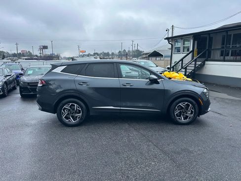 Used 2024 Kia Sportage LX image 9