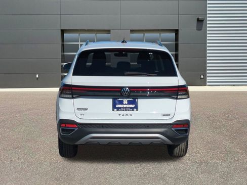 New 2026 Volkswagen Taos SE image 6