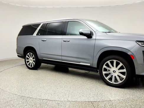 Used 2021 Cadillac Escalade ESV Premium Luxury Platinum w/ Heavy-Duty Trailer Package AWD/4WD image 3