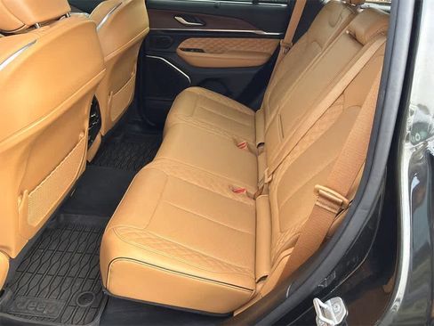 Used 2023 Jeep Grand Cherokee Summit w/ Luxury Tech Group V image 18