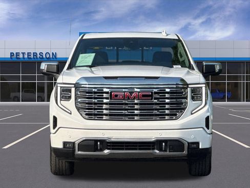 Used 2024 GMC Sierra 1500 Denali w/ Technology Package AWD/4WD image 9