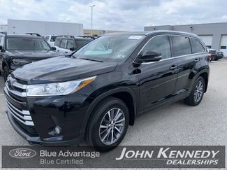 Used 2018 Toyota Highlander SE image 1