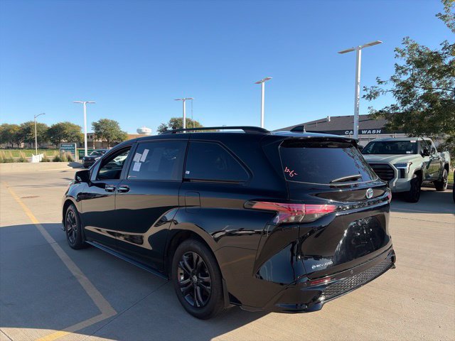 Used 2025 Toyota Sienna XSE AWD/4WD image 5
