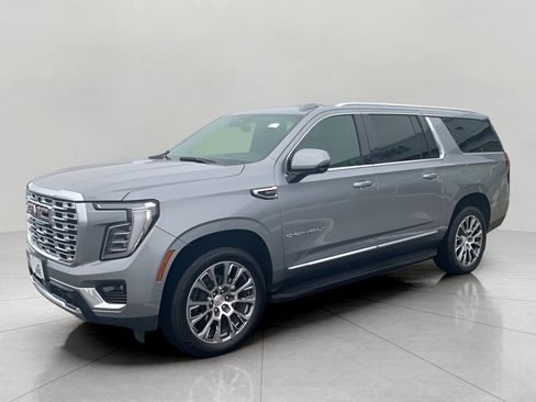 Used 2025 GMC Yukon XL Denali image 4