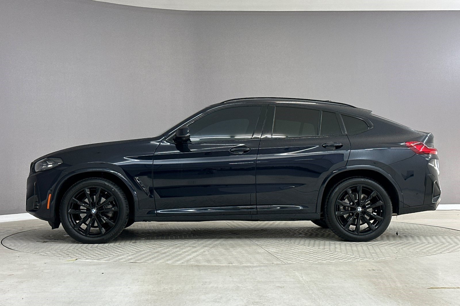 Certified 2023 BMW X4 xDrive30i w/ M Sport Package AWD/4WD image 2