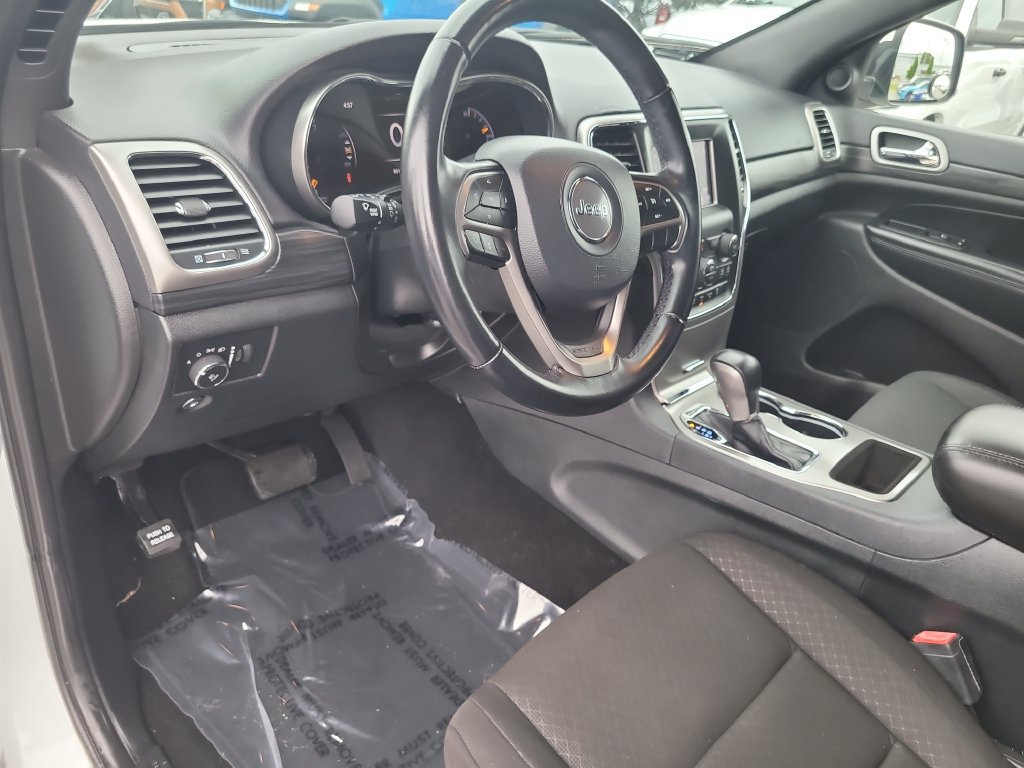 Used 2020 Jeep Grand Cherokee Laredo AWD/4WD image 18
