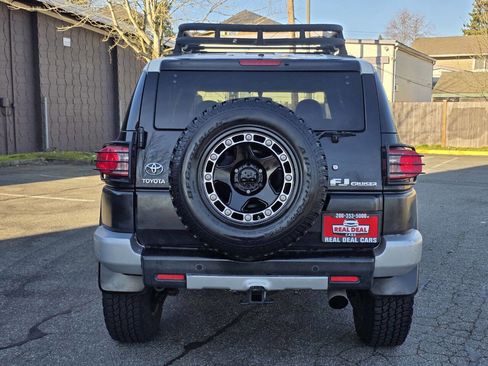 Used 2009 Toyota FJ Cruiser Base 4x4 4dr SUV 5A image 6
