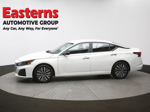 Used 2025 Nissan Altima 2.5 SV FWD image 58