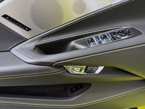 Used 2021 Chevrolet Corvette Stingray Premium Conv w/ Z51 Performance Package image 18