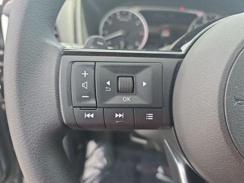 Used 2023 Nissan Rogue SV FWD image 16