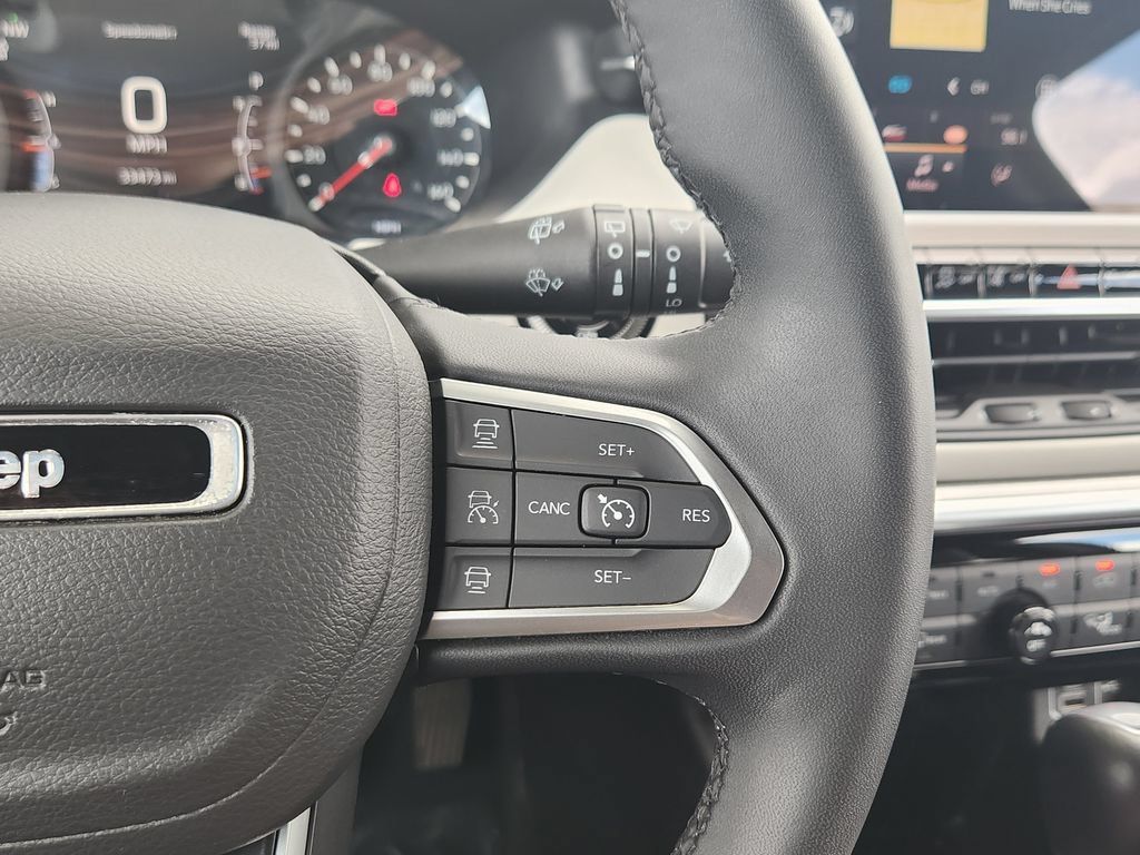 Used 2025 Jeep Compass Limited AWD/4WD image 18