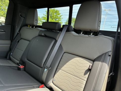 Used 2023 Chevrolet Silverado 1500 ZR2 image 15