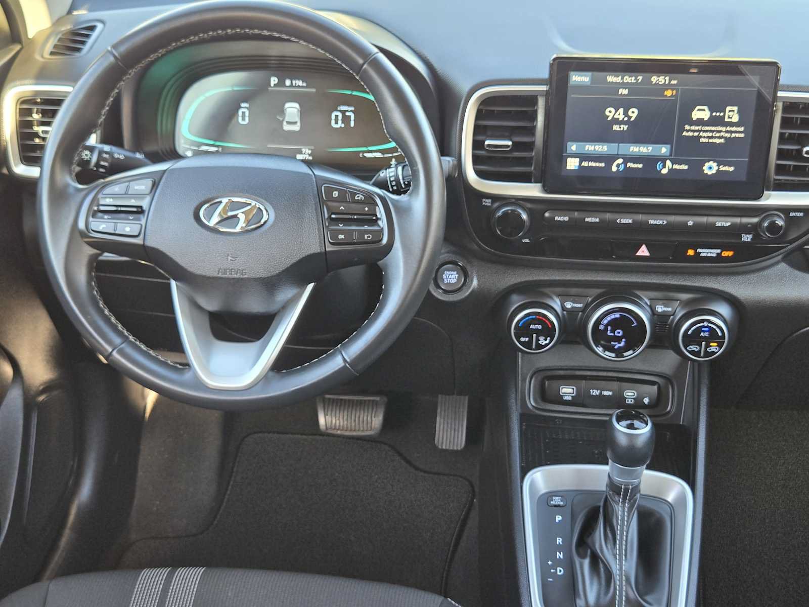 Certified 2026 Hyundai Venue SEL FWD image 25