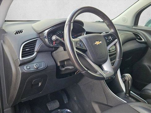 Used 2020 Chevrolet Trax LT w/ Driver Confidence Package image 10