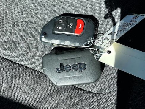 Certified 2025 Jeep Wrangler Unlimited Rubicon w/ Convenience Group AWD/4WD image 26