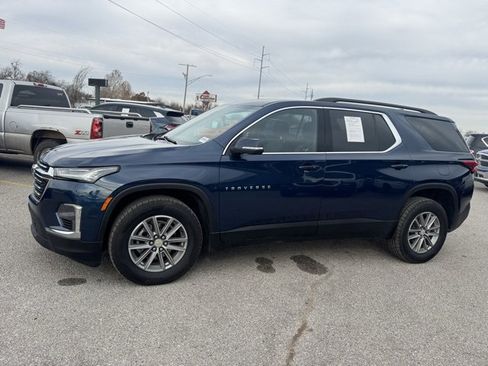 Used 2023 Chevrolet Traverse LT image 3
