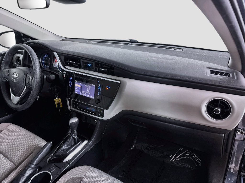 Used 2018 Toyota Corolla LE FWD image 32