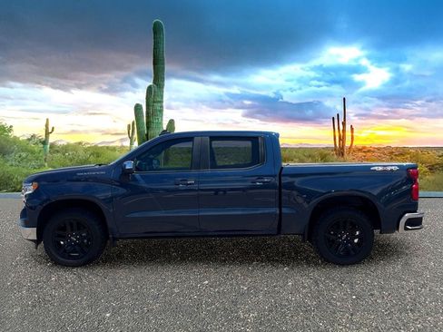 Used 2022 Chevrolet Silverado 1500 LT AWD/4WD image 3