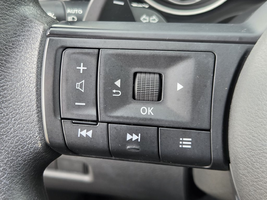Used 2024 Nissan Rogue SV AWD/4WD image 23