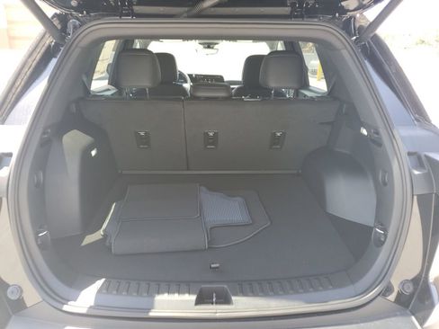 New 2026 Chevrolet Equinox LT w/ Convenience Package II FWD image 9