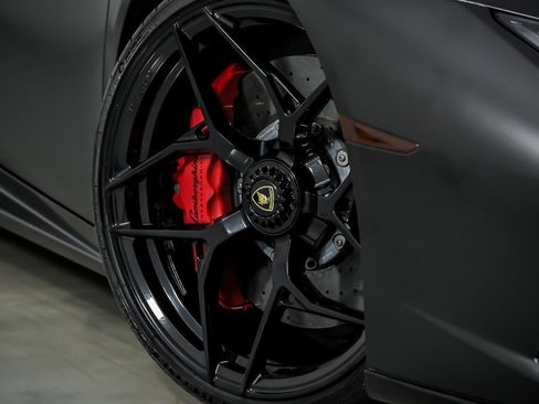 Used 2018 Lamborghini Huracan Performante AWD/4WD image 4