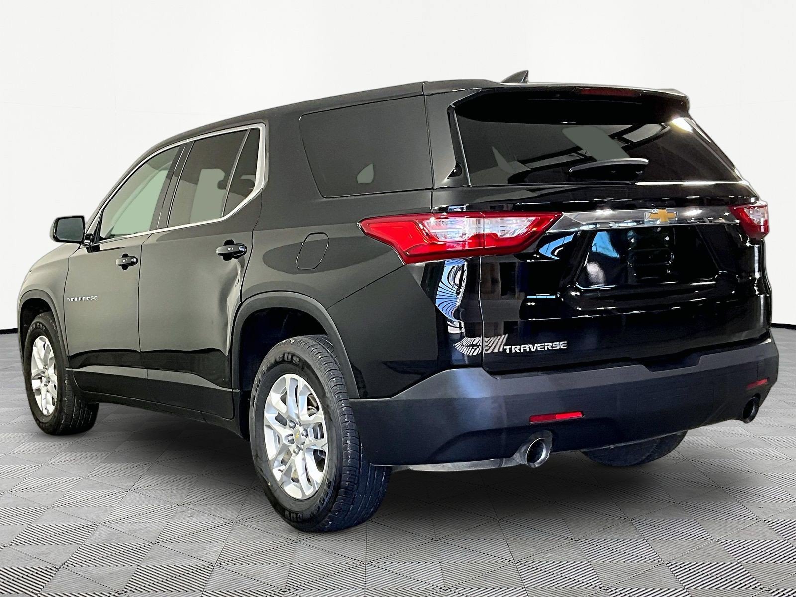 Used 2020 Chevrolet Traverse LS FWD image 4