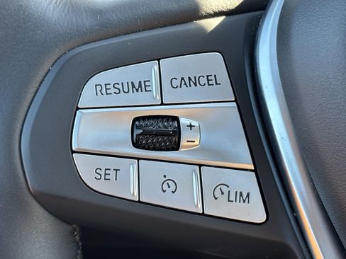 Certified 2025 BMW X4 xDrive30i image 19