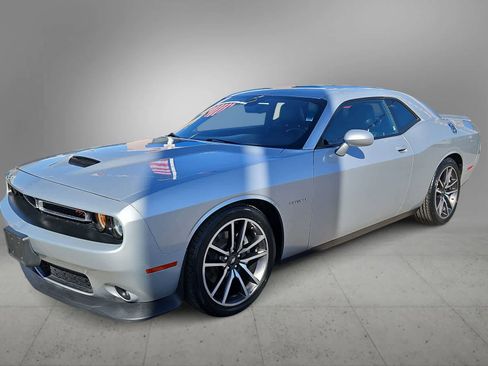 Used 2022 Dodge Challenger R/T w/ Plus Package image 5