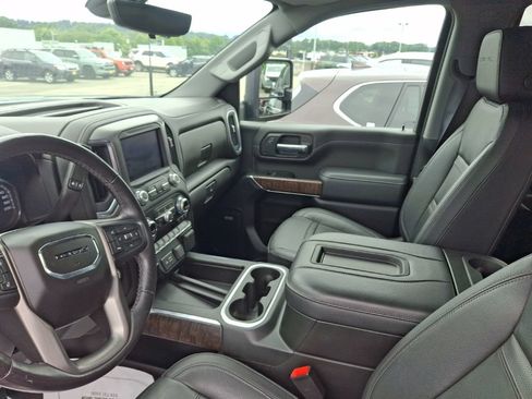 Used 2022 GMC Sierra 3500 Denali w/ Denali Ultimate Package AWD/4WD image 12