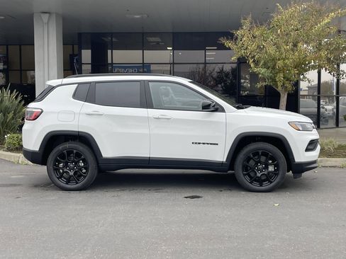 New 2026 Jeep Compass Latitude image 6