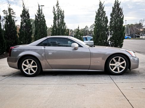 Used 2005 Cadillac XLR image 11