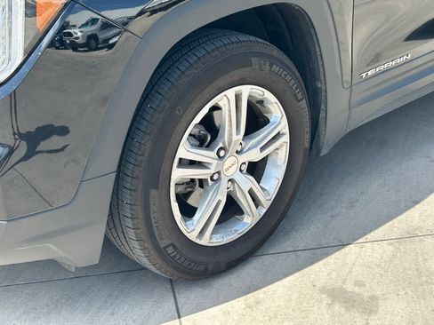 Used 2024 GMC Terrain SLE FWD image 9