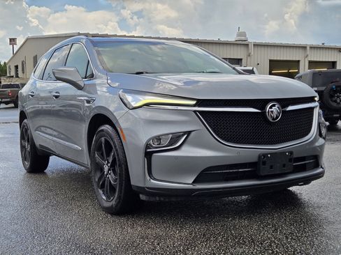 Used 2023 Buick Enclave Essence w/ Experience Buick Package image 5