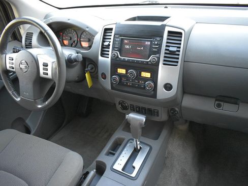 Used 2018 Nissan Frontier SV w/ Value Truck Package AWD/4WD image 24