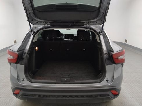 Used 2025 Chevrolet Trax LS FWD image 29