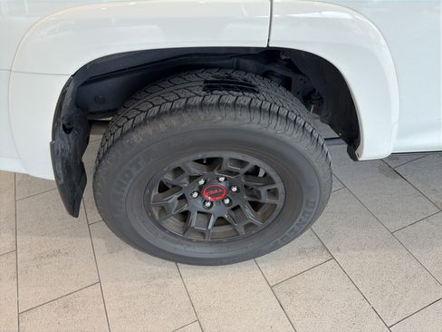 Used 2022 Toyota 4Runner SR5 image 16