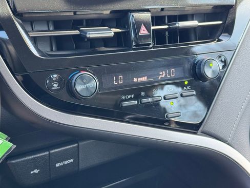 Used 2024 Toyota Camry SE image 30