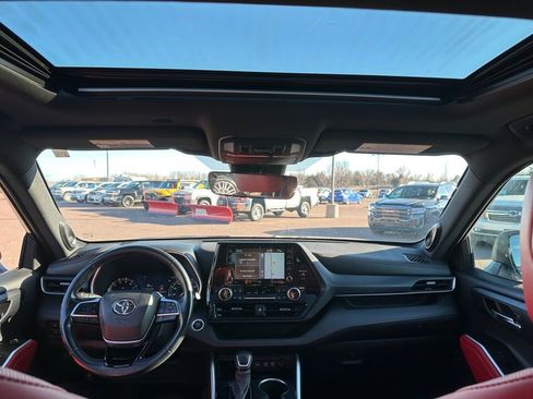 Used 2021 Toyota Highlander XSE image 27