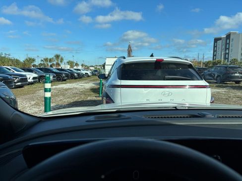 Used 2025 Buick Envista Preferred image 34