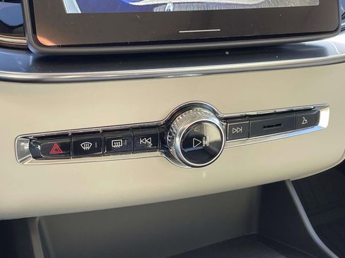 New 2026 Volvo XC90 B5 Ultra image 19